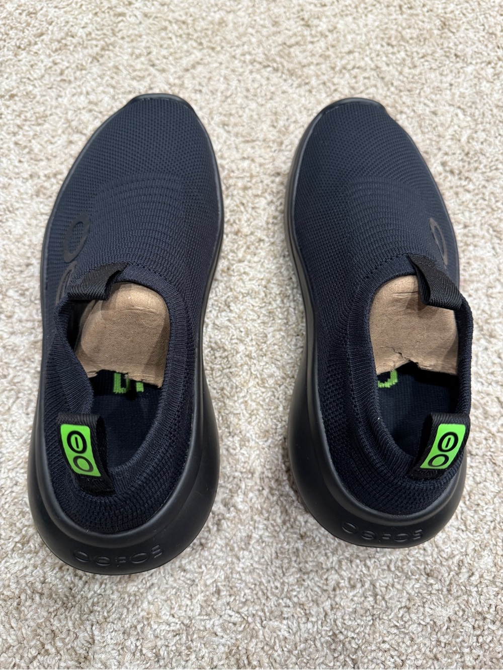 Oofos Men's Slip-On Knit Sneakers in Black - Sixe 9.5